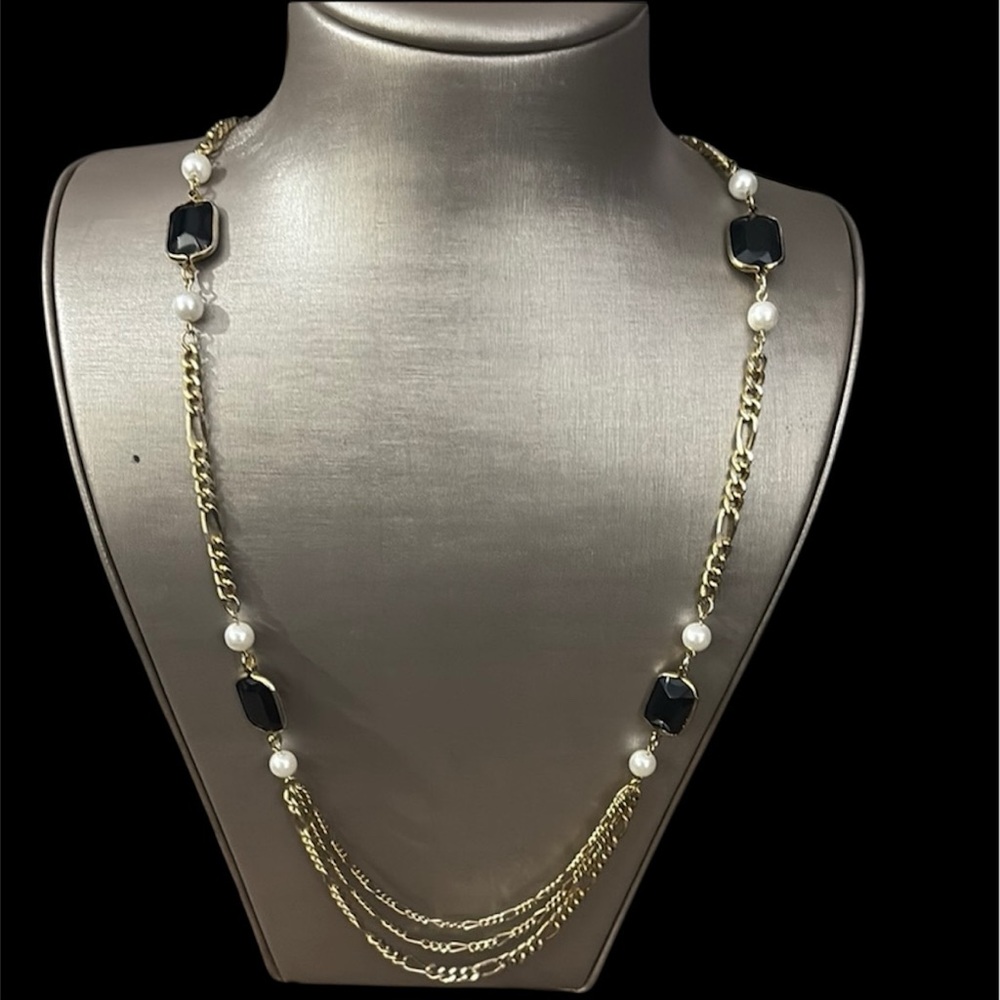 Elegant Gold Necklace with Black and Pearl Bead Accents